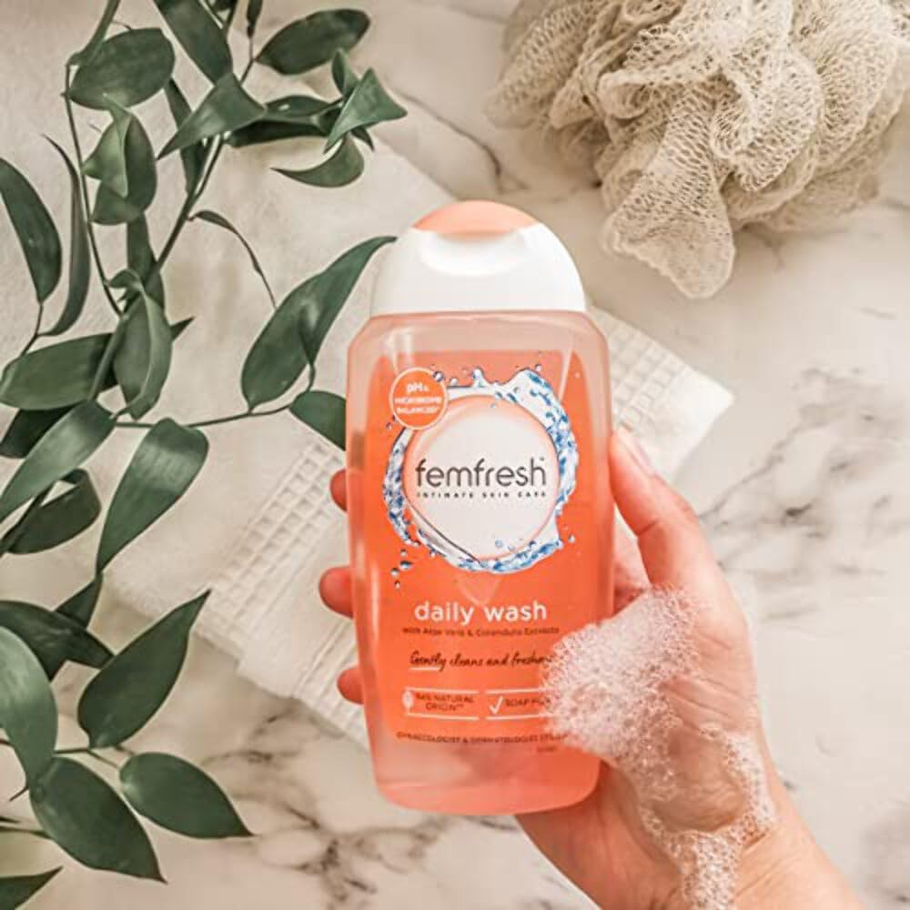Femfresh Intimate Wash 250ml, Daily pH-Balanced Cleanser, Soap Free, Aloe Vera and Calendula, Hypoallergenic, Dermatologist and Gynaecologist Tested, Suitable for Sensitive Skin